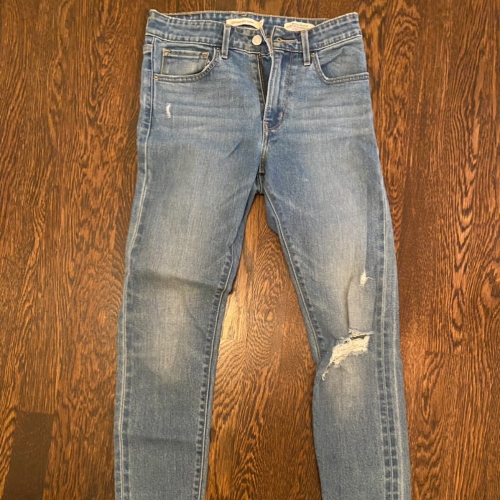 Levi's 721 High Rise Skinny, Size 27, Knee Rip